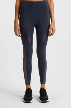 Active leggings with mesh inserts