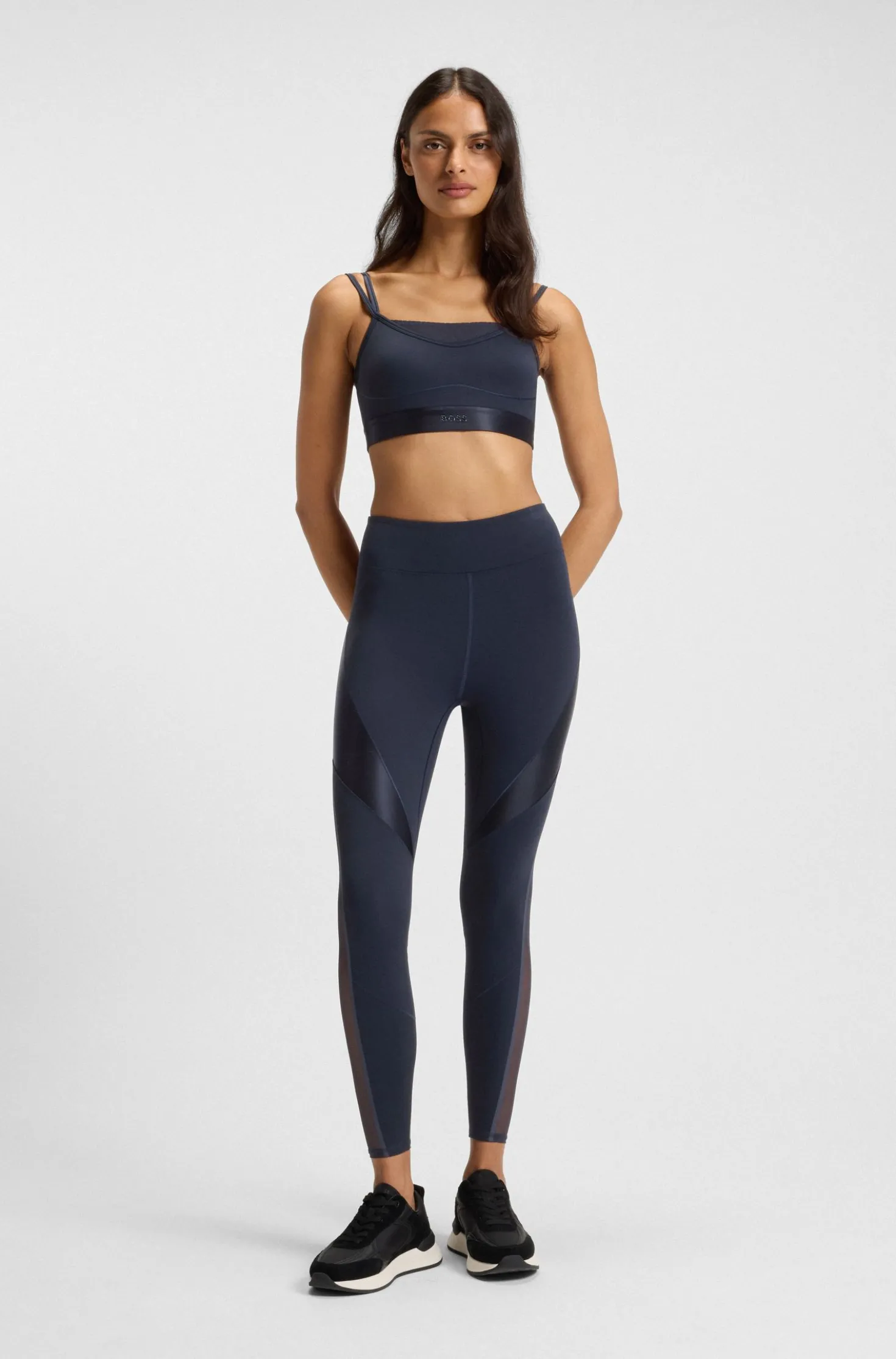 Active leggings with mesh inserts