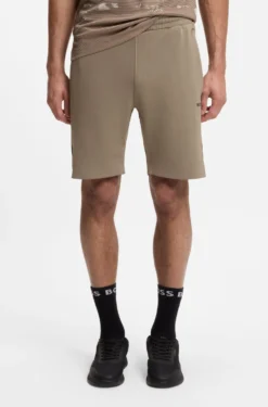 Active shorts in quick-dry fabric with reflective logo