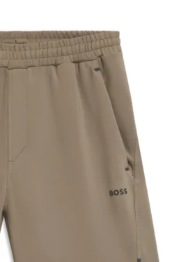Active shorts in quick-dry fabric with reflective logo