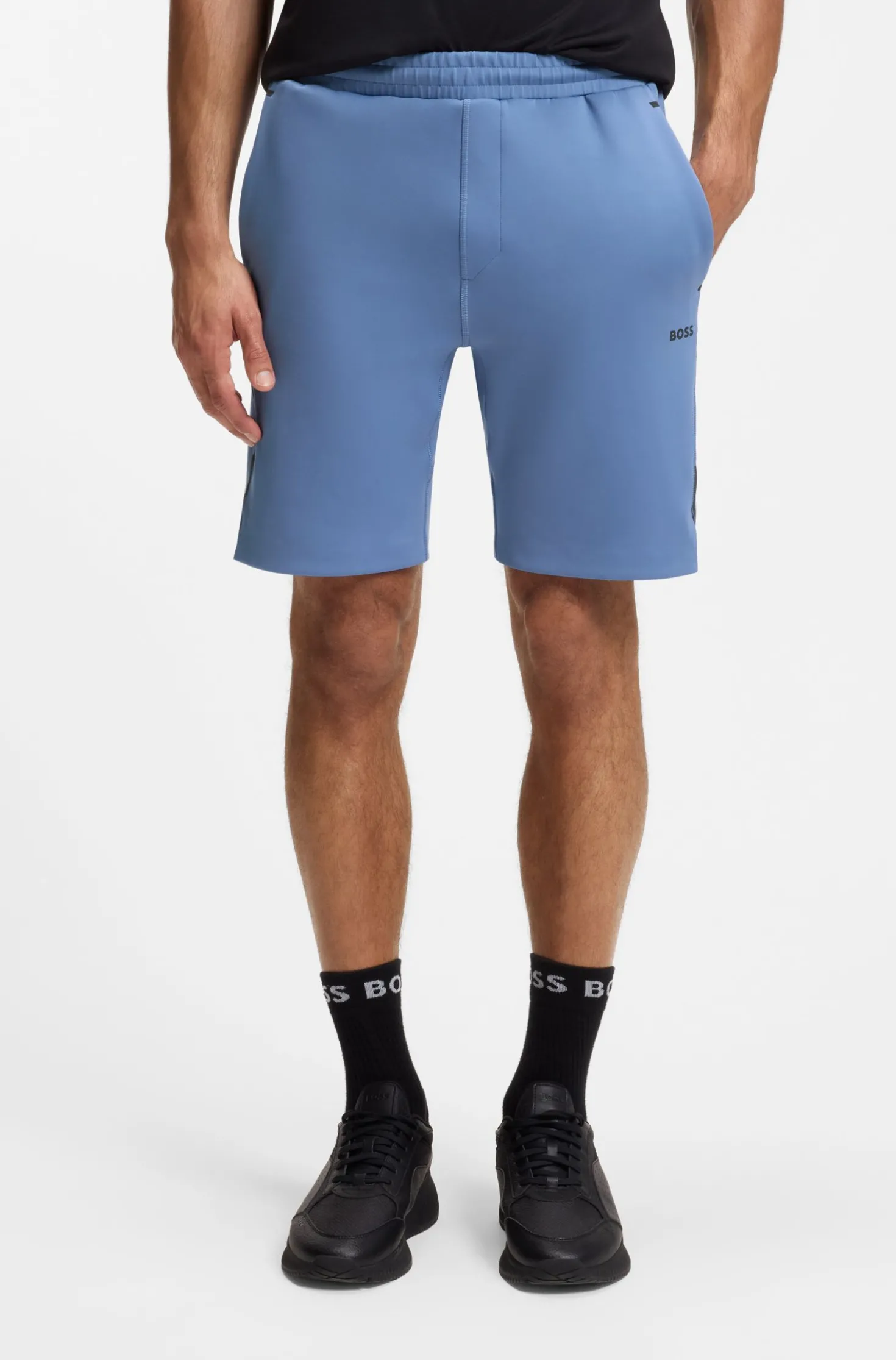 Active shorts in quick-dry fabric with reflective logo