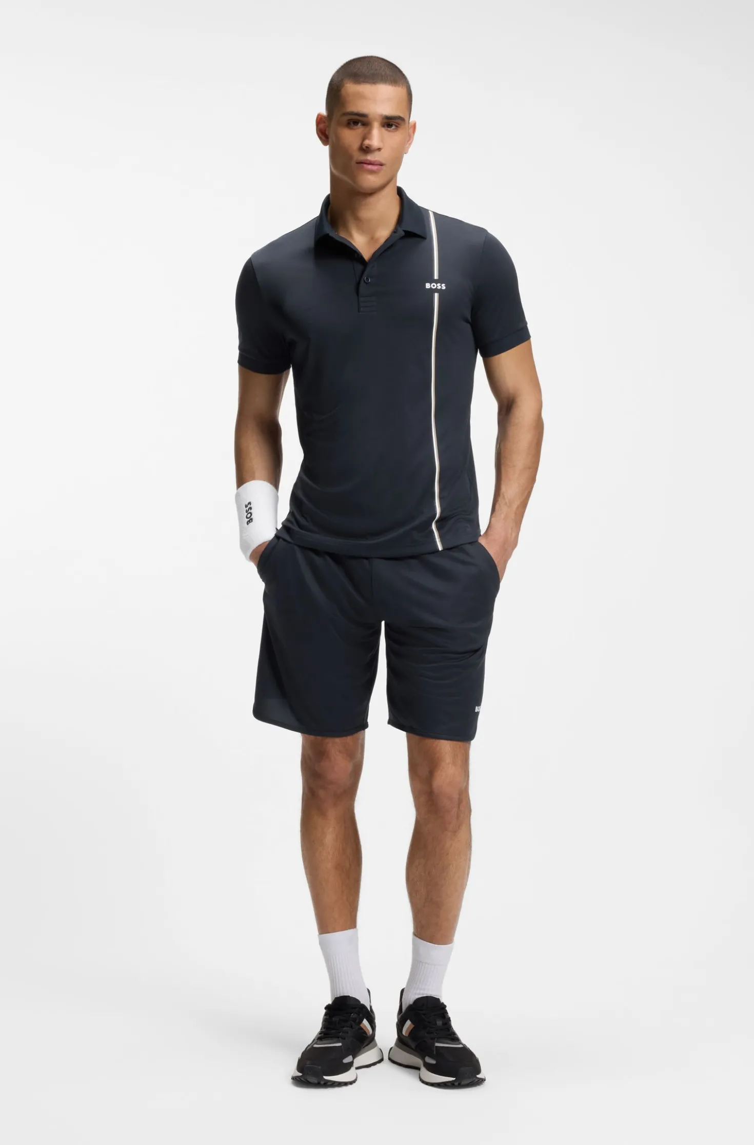Active Stretch-fabric shorts with mesh pocket bags