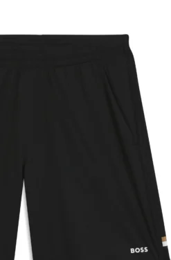 Active Stretch-fabric shorts with mesh pocket bags