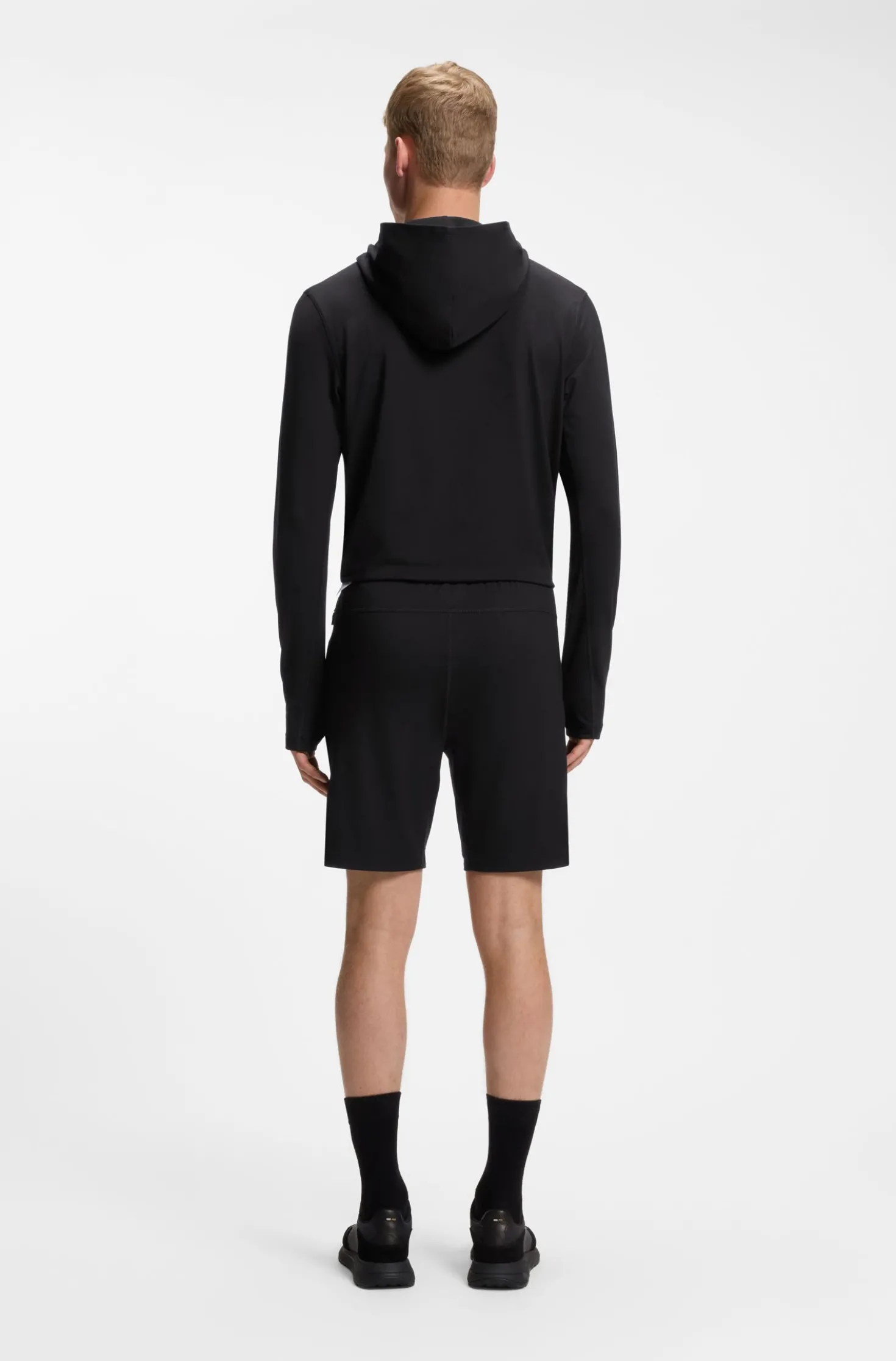 Active training shorts in quick-drying fabric