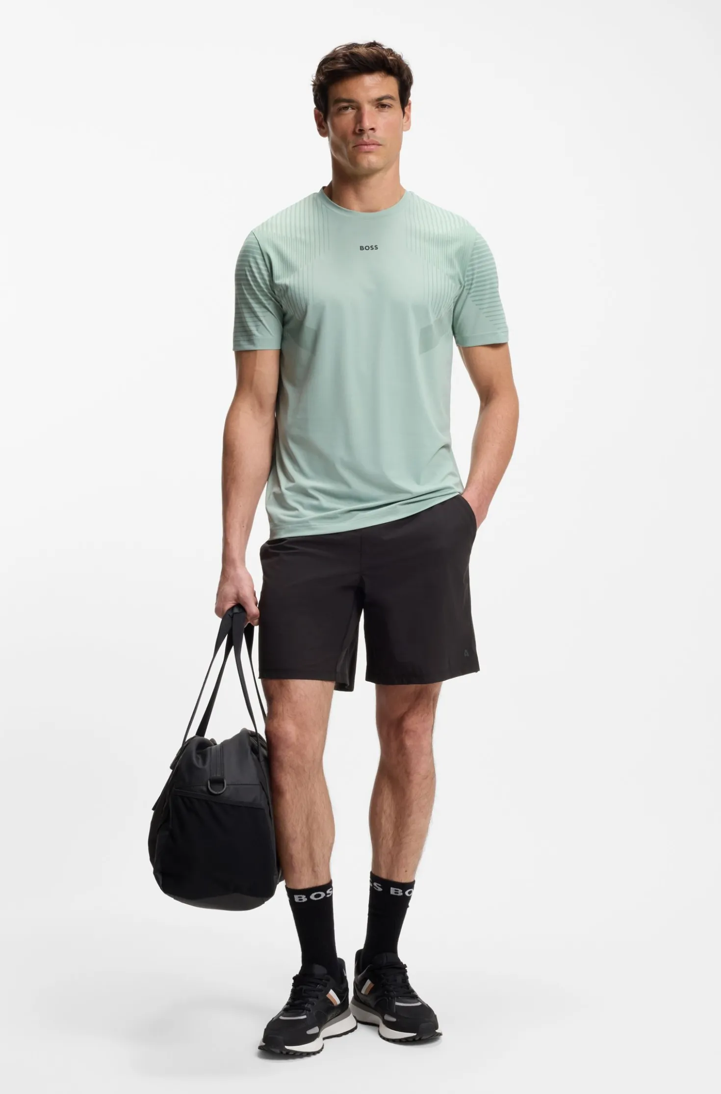 Active water-repellent shorts with four-way stretch