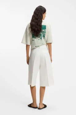 Bermuda trousers with front pleats