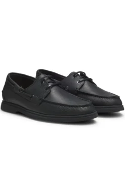 Boat shoes in tumbled leather