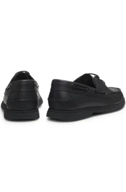 Boat shoes in tumbled leather