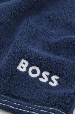 Cotton bath mat with contrast embroidered logo