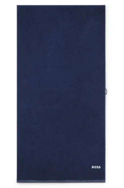Cotton bath towel with contrast embroidered logo