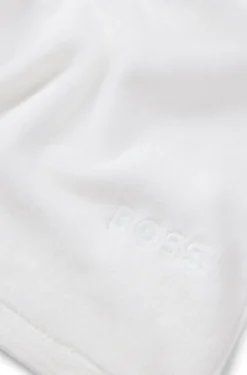 Cotton bath towel with contrast embroidered logo