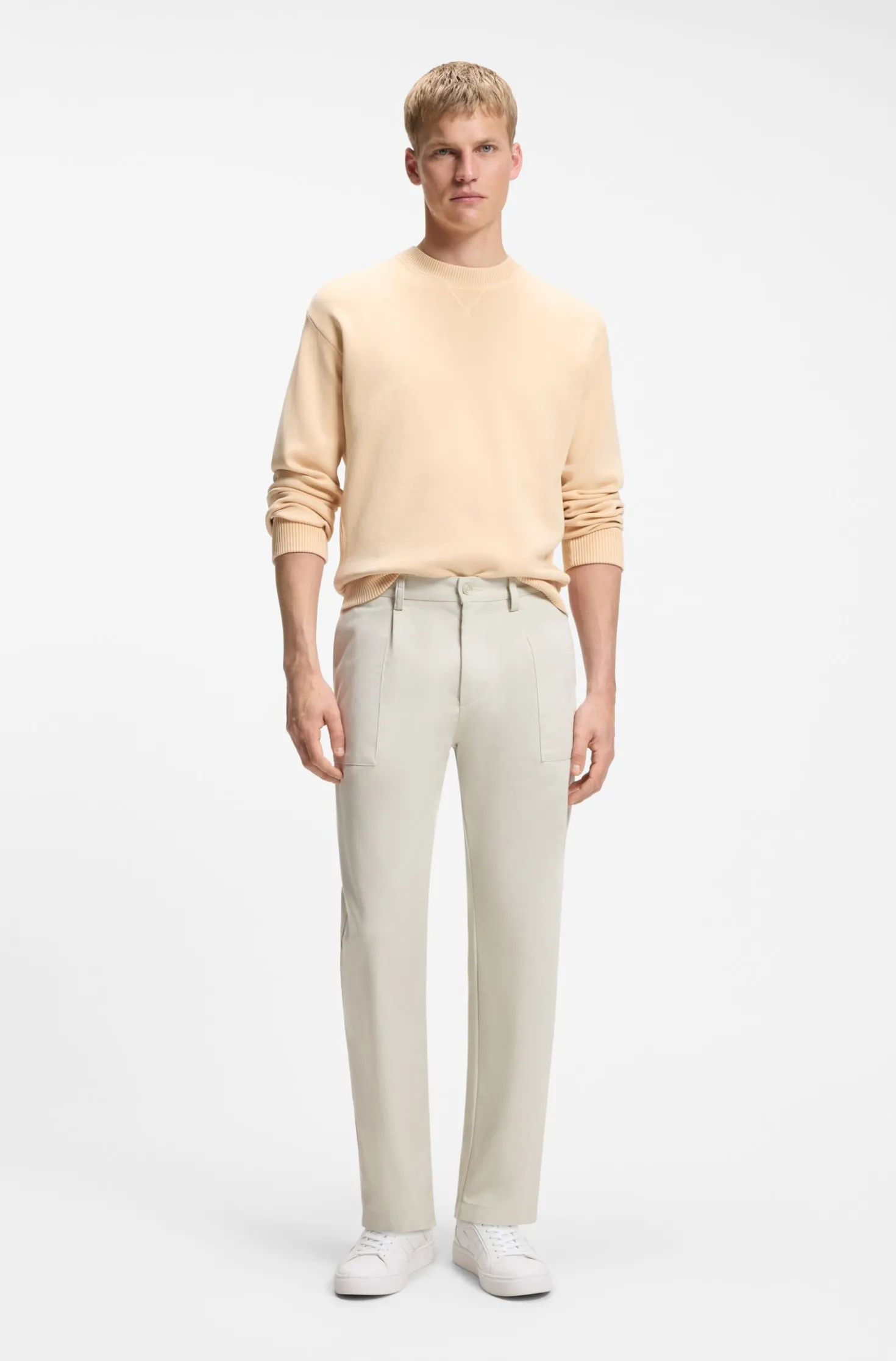 Cotton-blend chinos with pleat and patch pocket