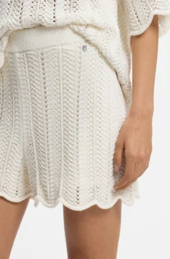 Cotton-blend knitted shorts with wave structure