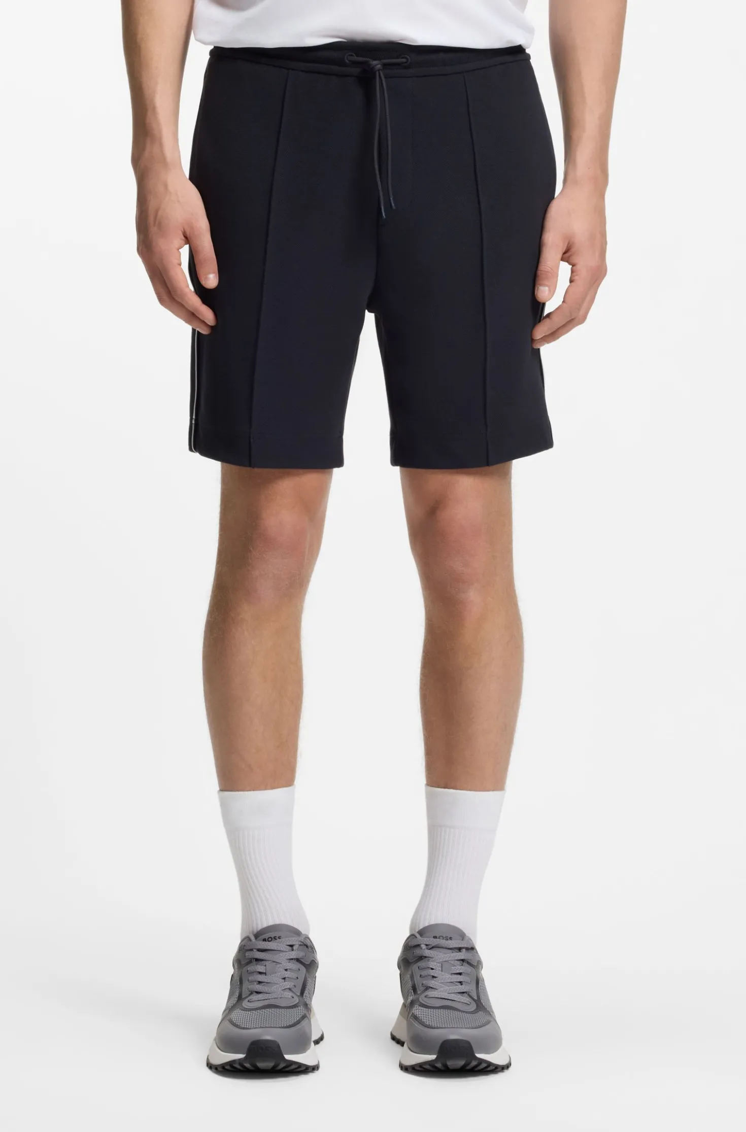 Cotton-blend shorts with piped trims