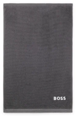 Cotton guest towel with contrast embroidered logo