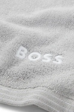 Cotton guest towel with contrast embroidered logo