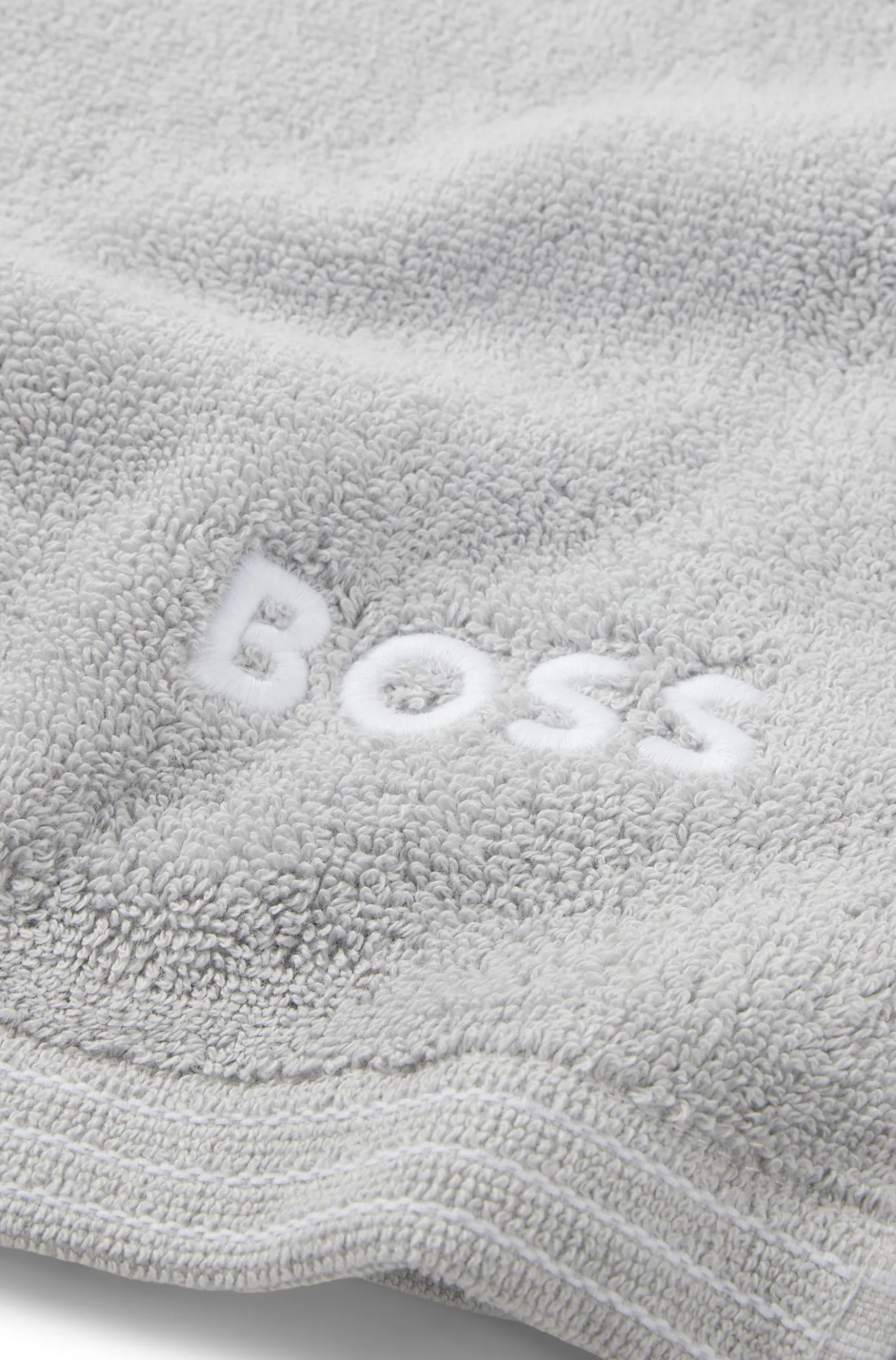 Cotton guest towel with contrast embroidered logo