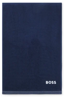 Cotton guest towel with contrast embroidered logo