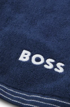 Cotton guest towel with contrast embroidered logo