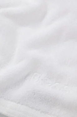 Cotton hand towel with contrast embroidered logo