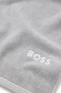 Cotton hand towel with contrast embroidered logo