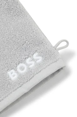 Cotton wash mitt with contrast embroidered logo