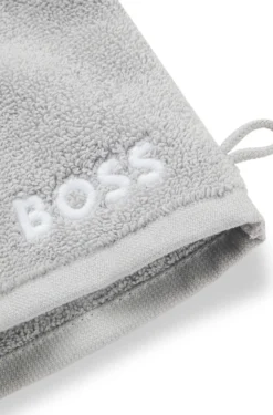 Cotton wash mitt with contrast embroidered logo
