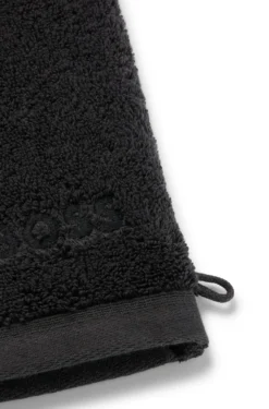 Cotton wash mitt with embroidered logo