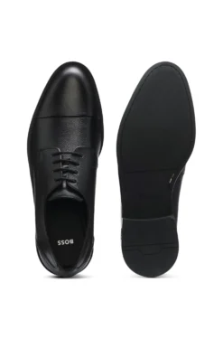 Derby shoes in grained leather with cap toe