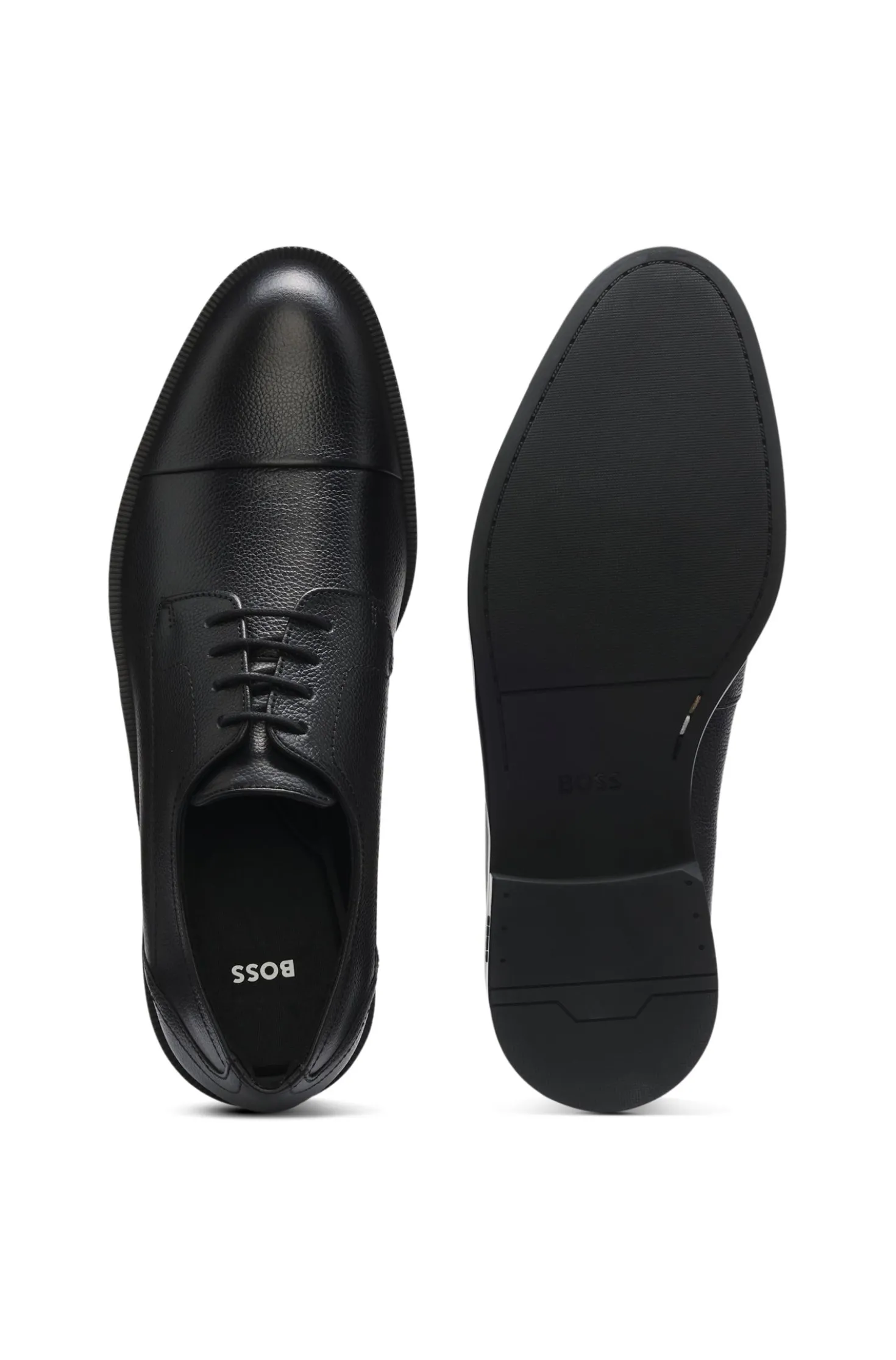 Derby shoes in grained leather with cap toe