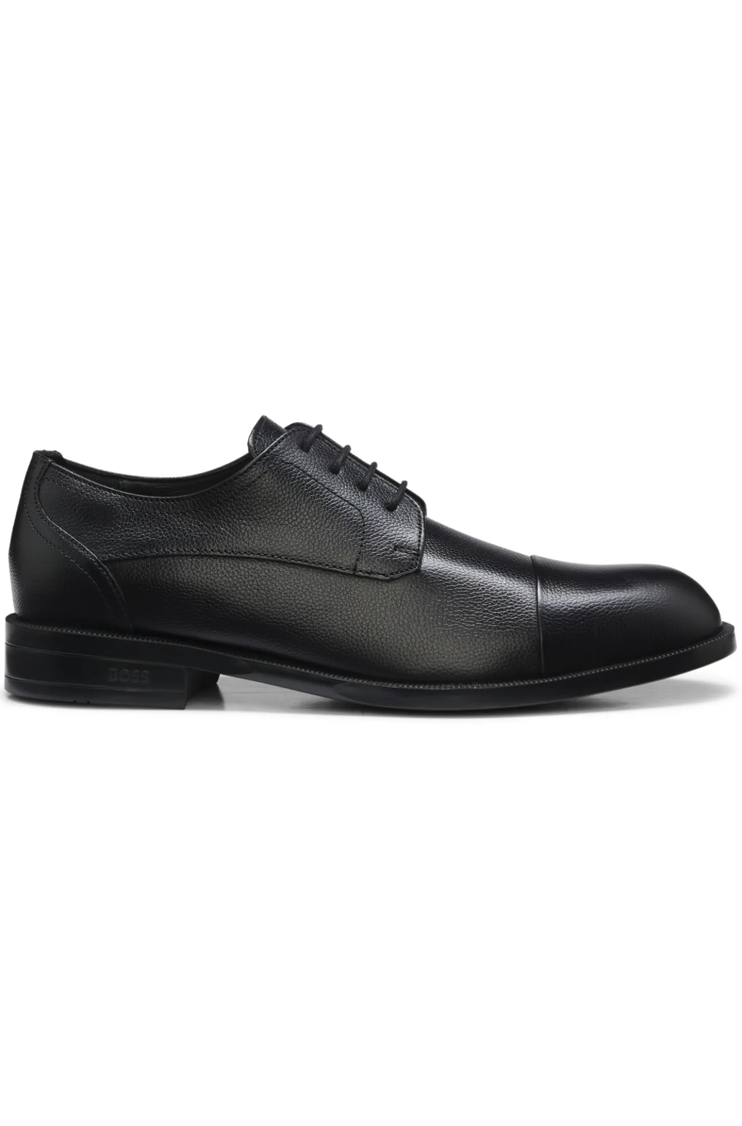 Derby shoes in grained leather with cap toe