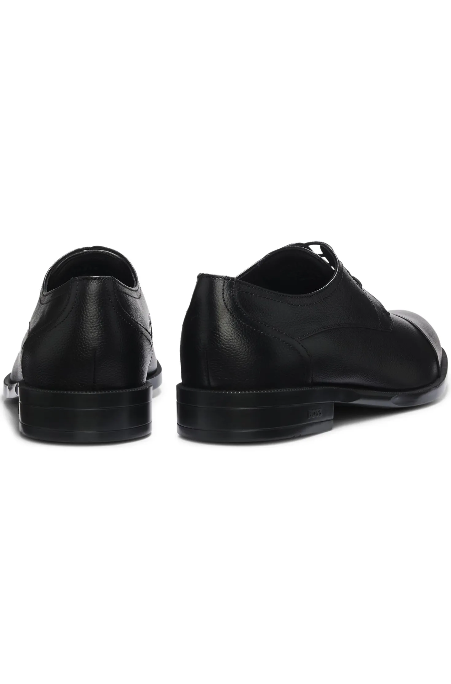 Derby shoes in grained leather with cap toe