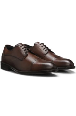 Derby shoes in grained leather with cap toe