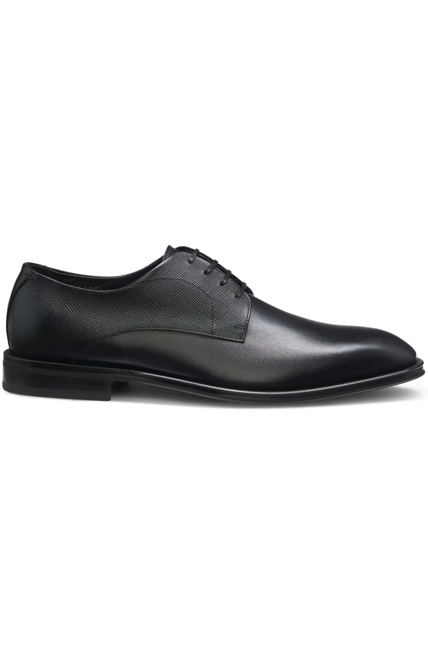 Derby shoes in smooth and textured leather