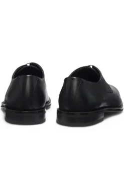 Derby shoes in smooth and textured leather