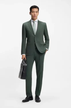 Easy-care suit in stretch cloth with wool