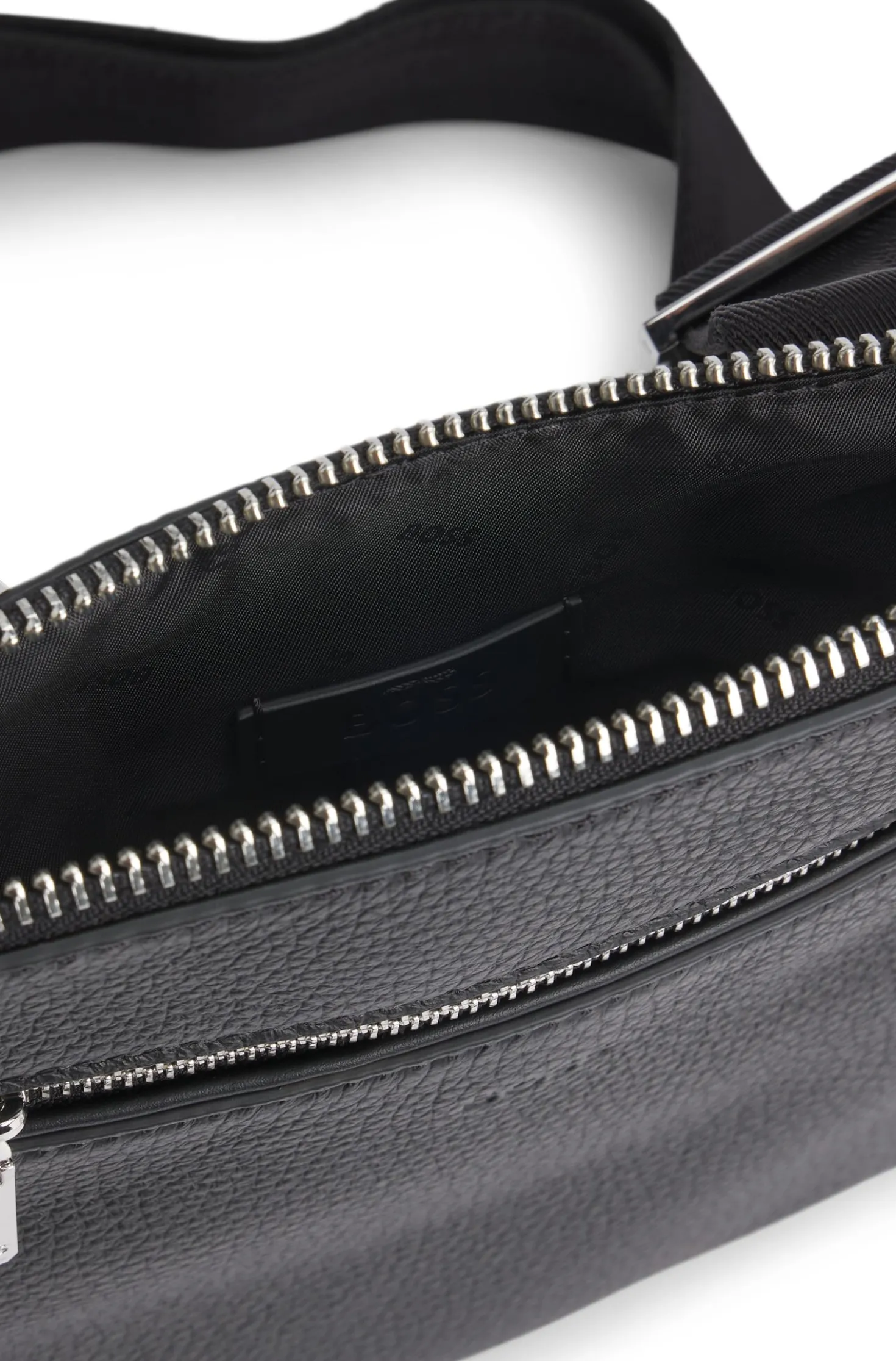 Envelope bag in Italian leather with embossed logo