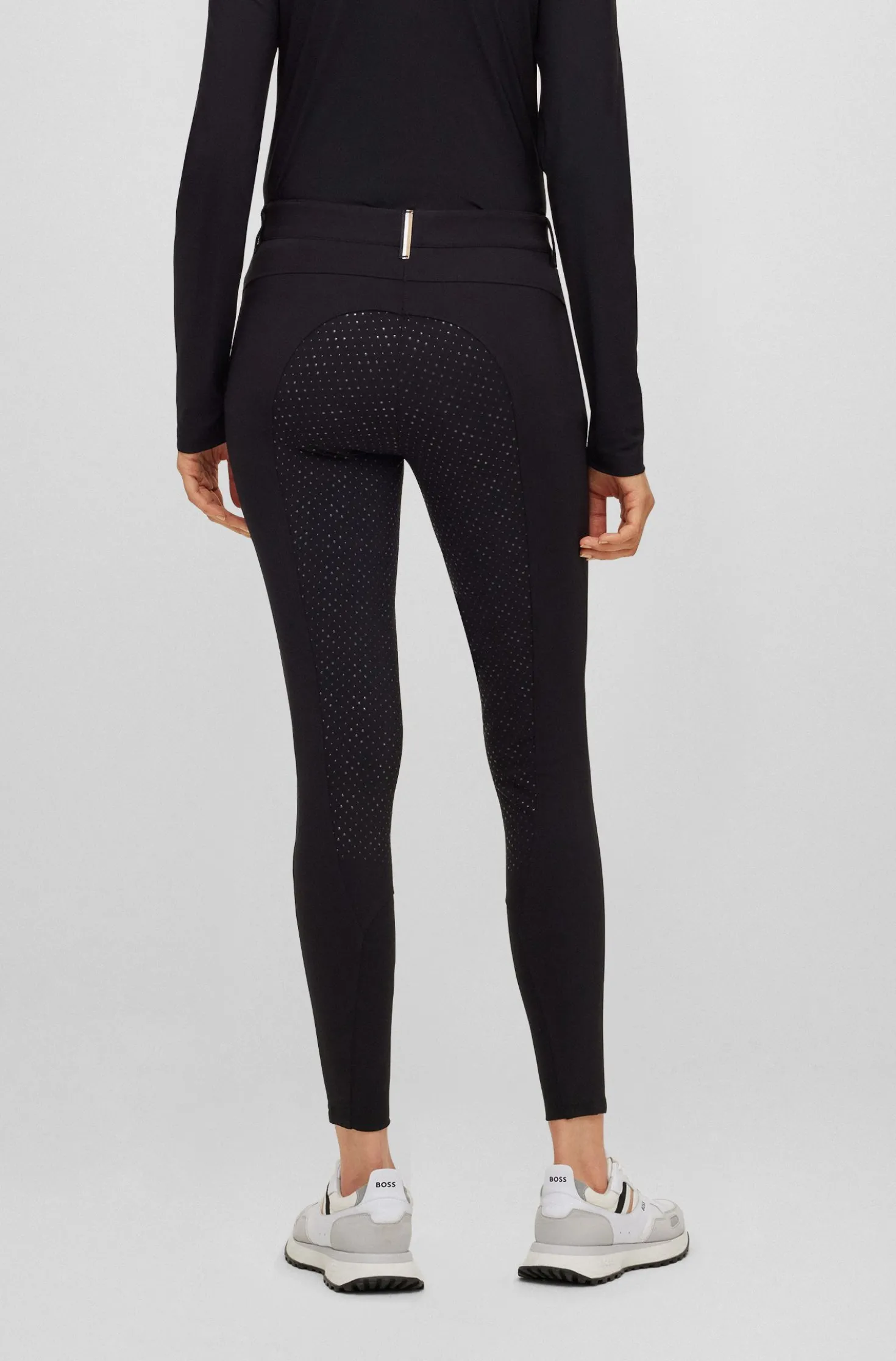 Equestrian full-grip breeches in power-stretch material