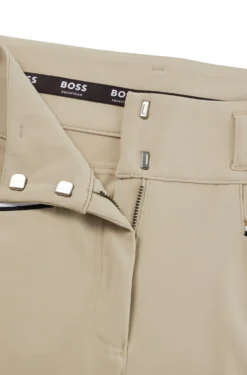 Equestrian full-grip breeches in power-stretch material