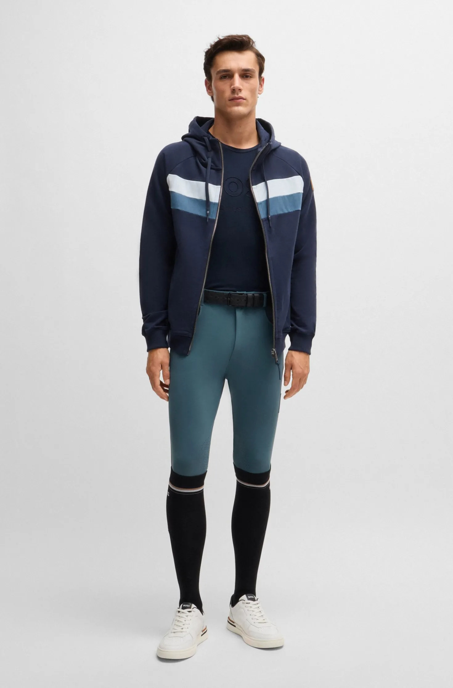 Equestrian knee-grip breeches with four-way stretch