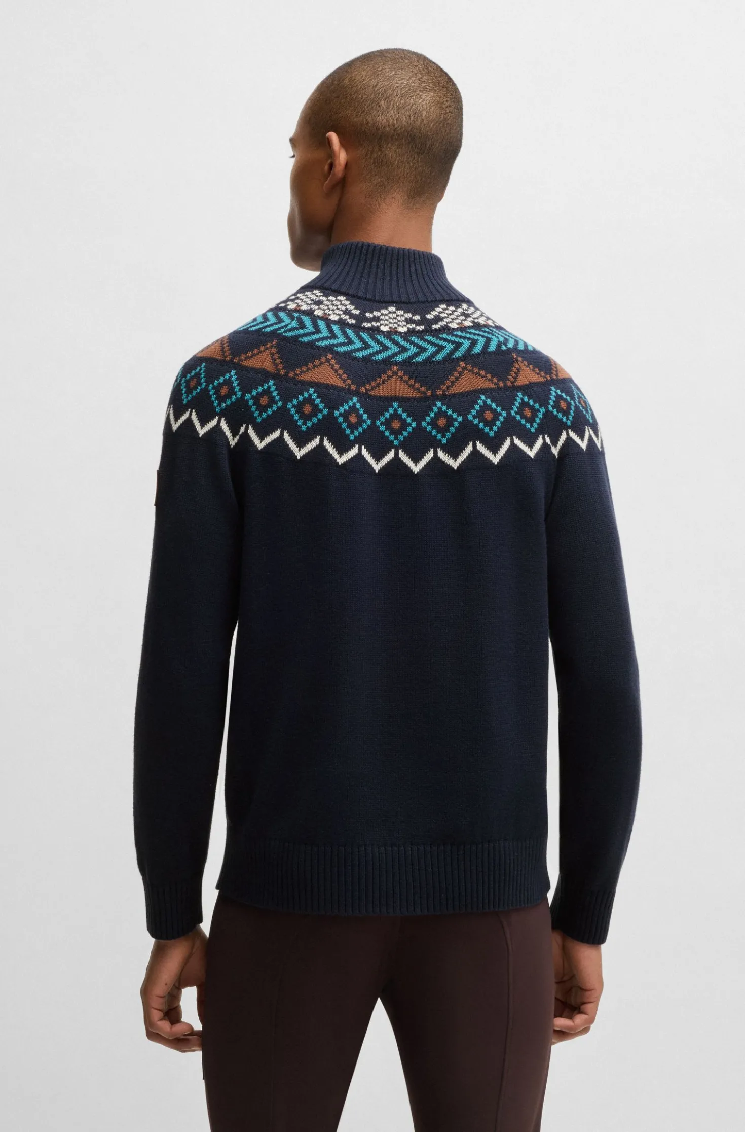 Equestrian troyer sweater with knitted pattern