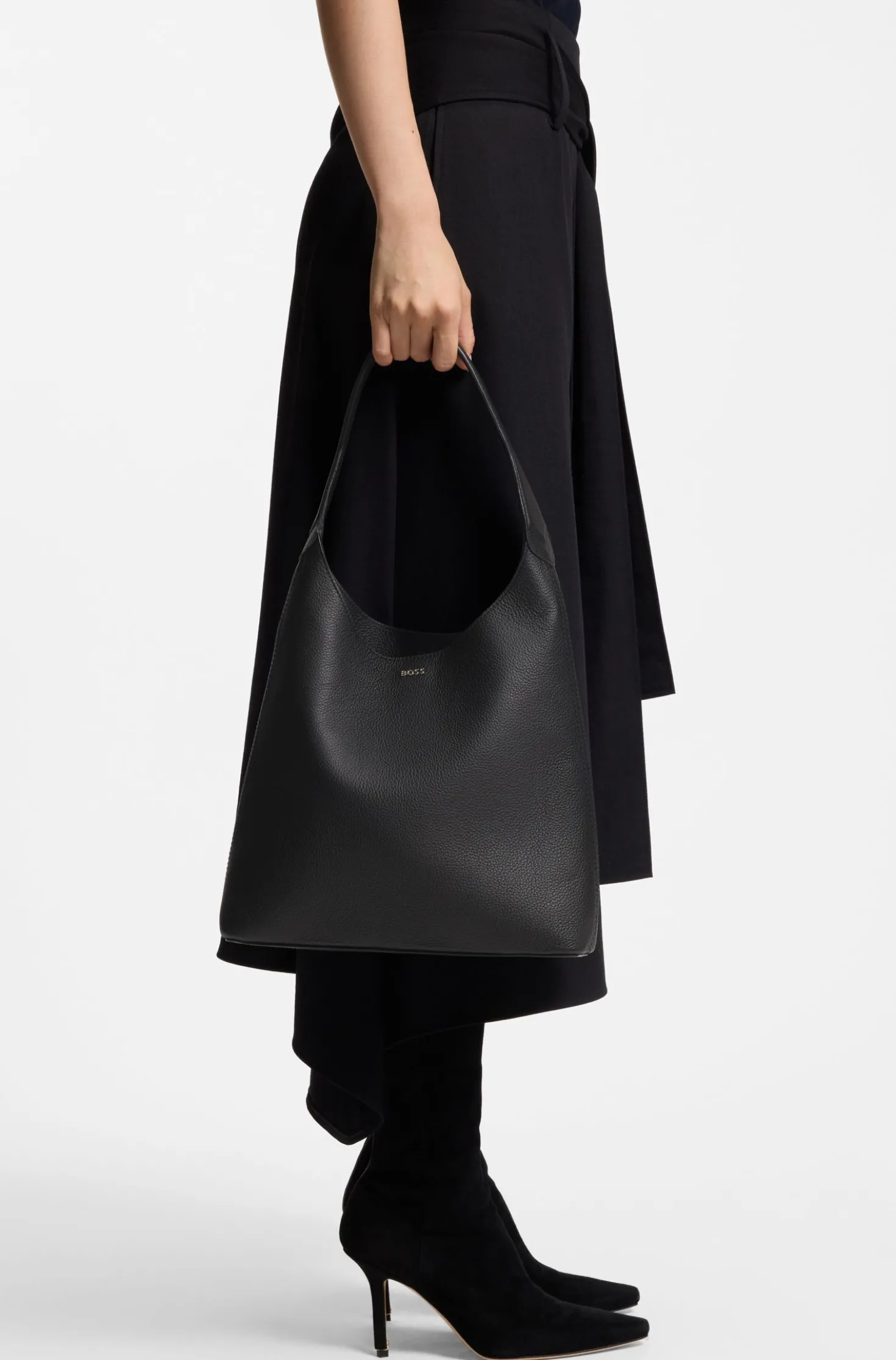 Hobo bag in leather with metallic logo lettering