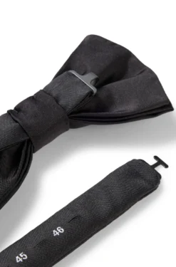 Italian-made bow tie in silk jacquard