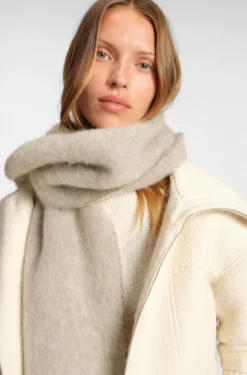 Italian-made fringed scarf with wool and alpaca
