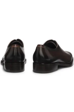 Italian-made Oxford shoes in burnished leather