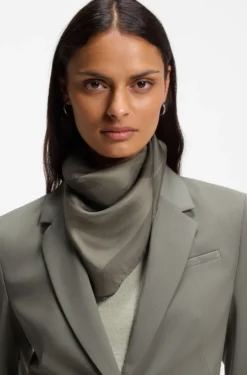 Italian-made scarf in printed silk twill