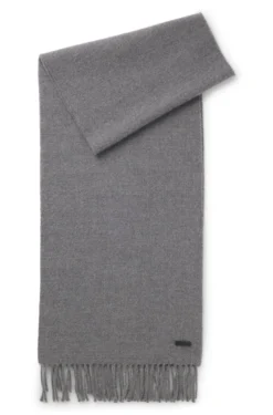 Italian-made scarf in wool with logo patch