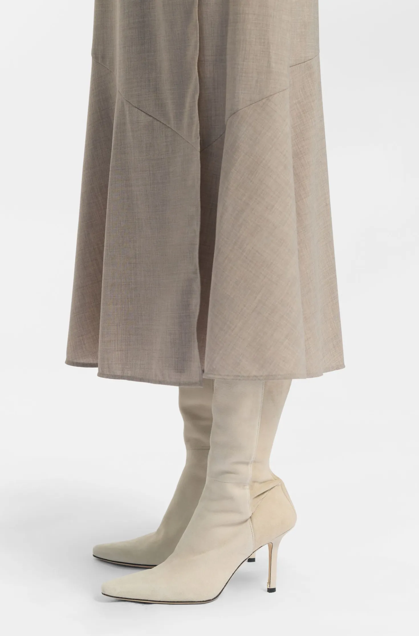 Knee boots in suede and leather