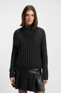 Knitted sweater with ribbed structure