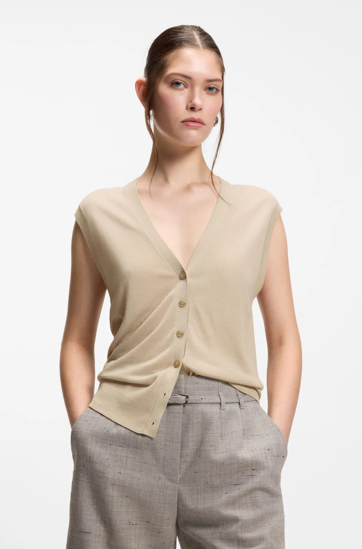 Knitted waistcoat with merino wool